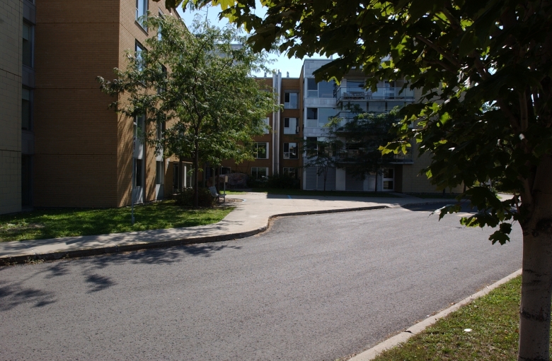 Centre d'hÃ©bergement Idola-Saint-Jean's building